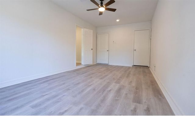 10221 Bretton Drive, Houston, TX 77016