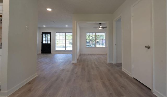 10221 Bretton Drive, Houston, TX 77016