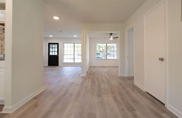 10221 Bretton Drive, Houston, TX 77016