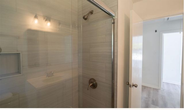 10221 Bretton Drive, Houston, TX 77016