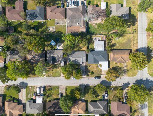 10221 Bretton Drive, Houston, TX 77016