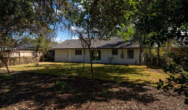 10221 Bretton Drive, Houston, TX 77016