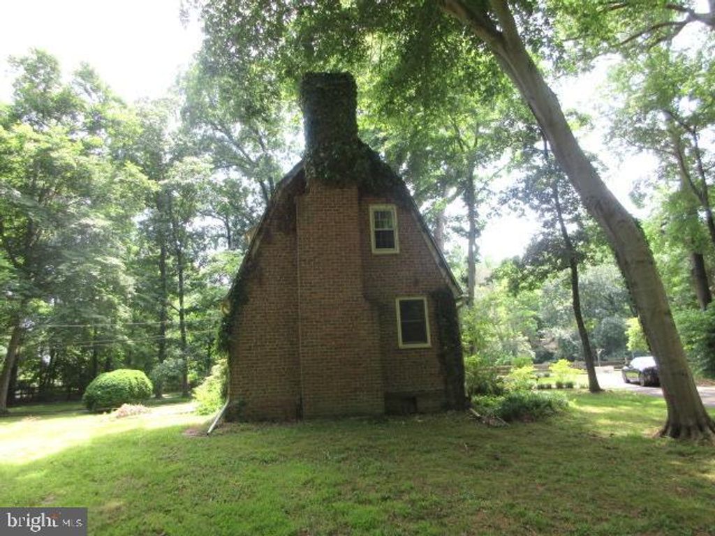 Image 3 of property listing at 236 BLAIR SHORE RD, Elkton, MD 21921