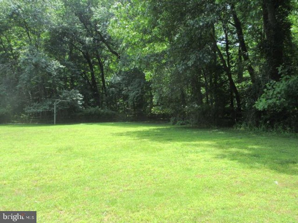 Image 8 of property listing at 236 BLAIR SHORE RD, Elkton, MD 21921