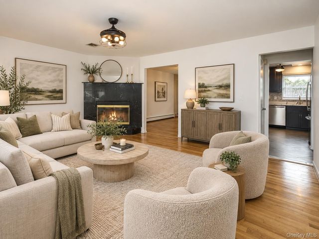 2 Pequot Avenue A, Port Washington, NY 11050