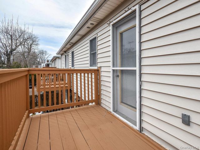 2 Pequot Avenue A, Port Washington, NY 11050