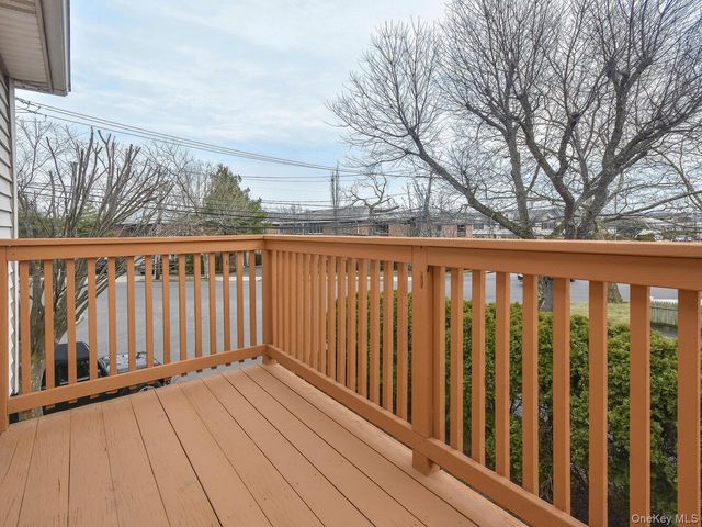 2 Pequot Avenue A, Port Washington, NY 11050