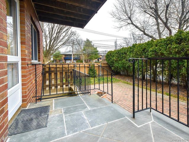 2 Pequot Avenue A, Port Washington, NY 11050