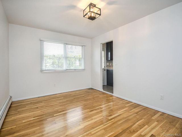 2 Pequot Avenue A, Port Washington, NY 11050