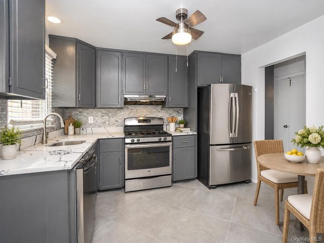 2 Pequot Avenue A, Port Washington, NY 11050