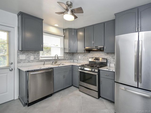 2 Pequot Avenue A, Port Washington, NY 11050