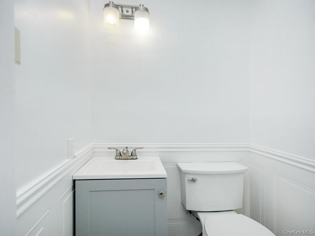 2 Pequot Avenue A, Port Washington, NY 11050