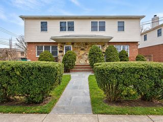 2 Pequot Avenue A, Port Washington, NY 11050