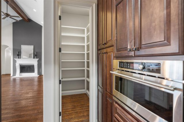 1002 Highclere Holly Court, Conroe, TX 77384