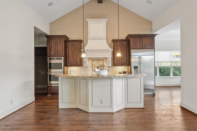 1002 Highclere Holly Court, Conroe, TX 77384