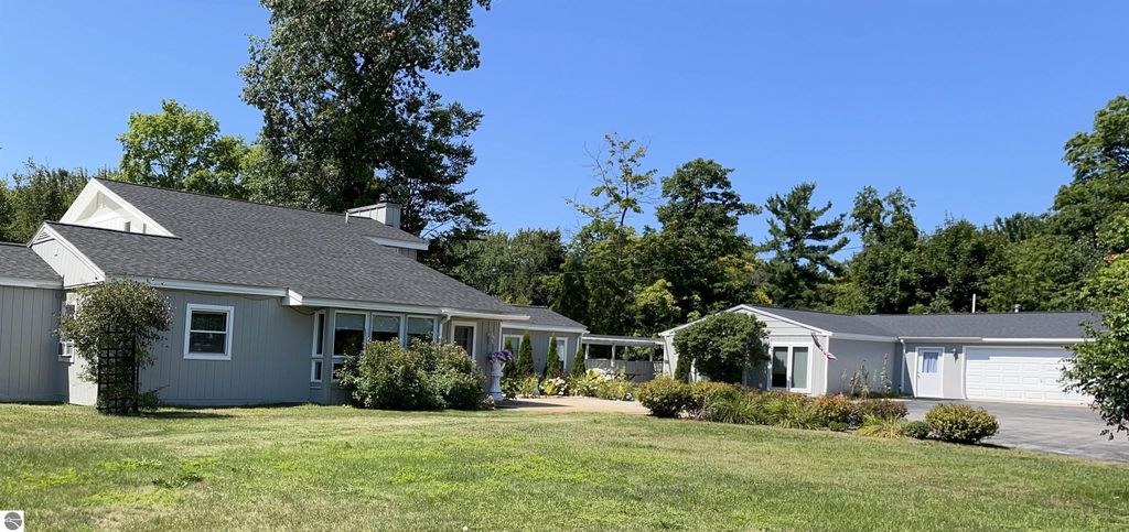 10774 S US-31, Williamsburg, MI 49690