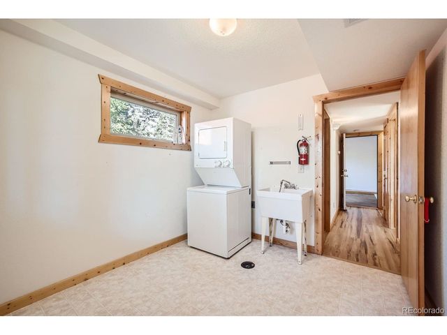 25 Amanda Cir, Florissant, CO 80816