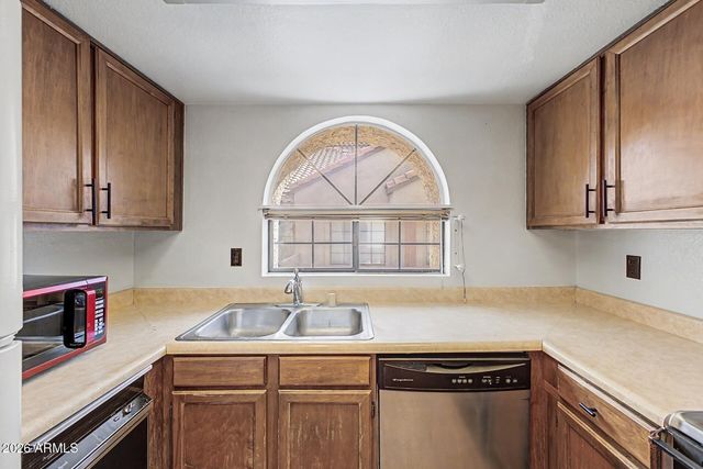 925 N COLLEGE Avenue D213, Tempe, AZ 85288