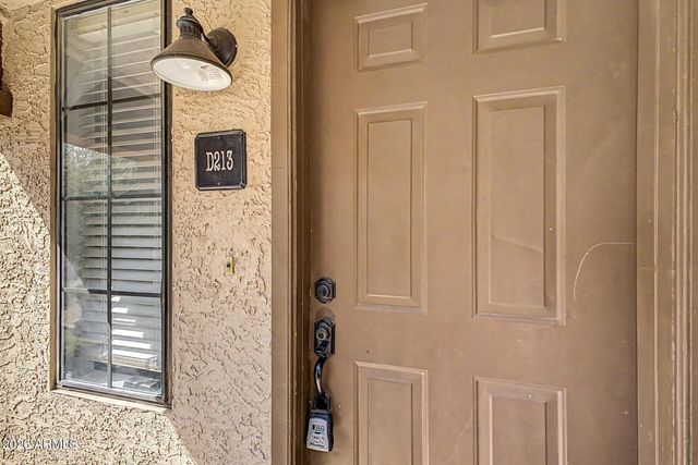 925 N COLLEGE Avenue D213, Tempe, AZ 85288