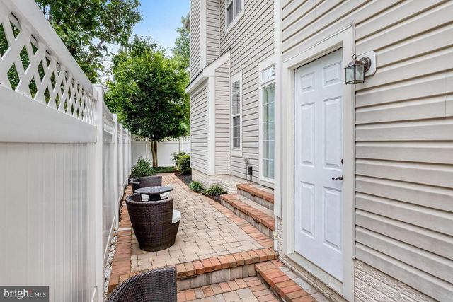 7023 REGIONAL INLET DR, Fort Belvoir, VA 22060