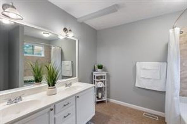 585 Station View Run, Lawrenceville, GA 30043