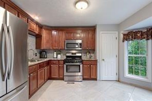 585 Station View Run, Lawrenceville, GA 30043