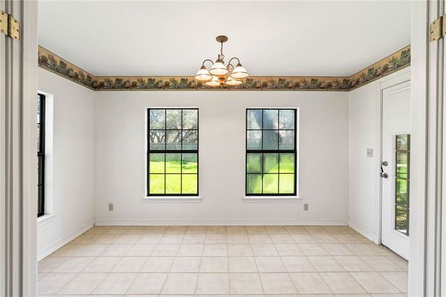 102 St. Andrews St, Rockport, TX 78382