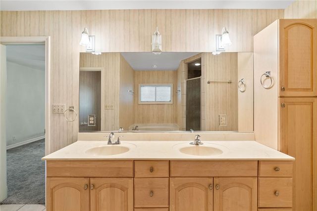 102 St. Andrews St, Rockport, TX 78382