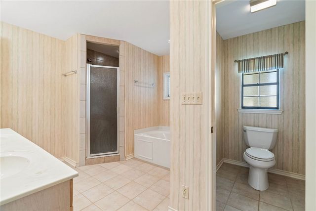 102 St. Andrews St, Rockport, TX 78382