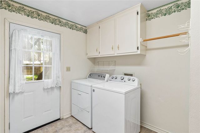 102 St. Andrews St, Rockport, TX 78382