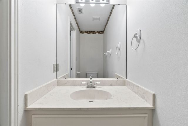 102 St. Andrews St, Rockport, TX 78382