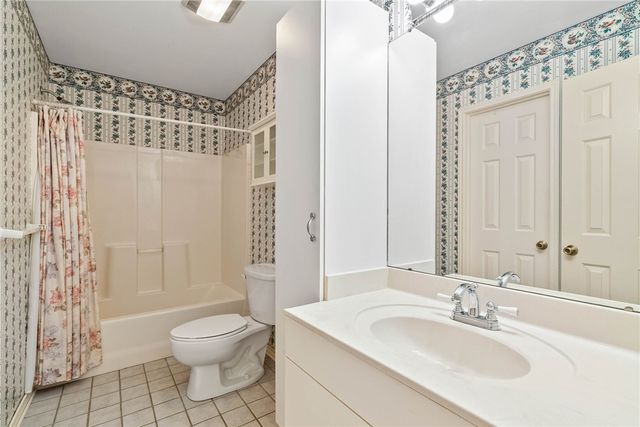 102 St. Andrews St, Rockport, TX 78382