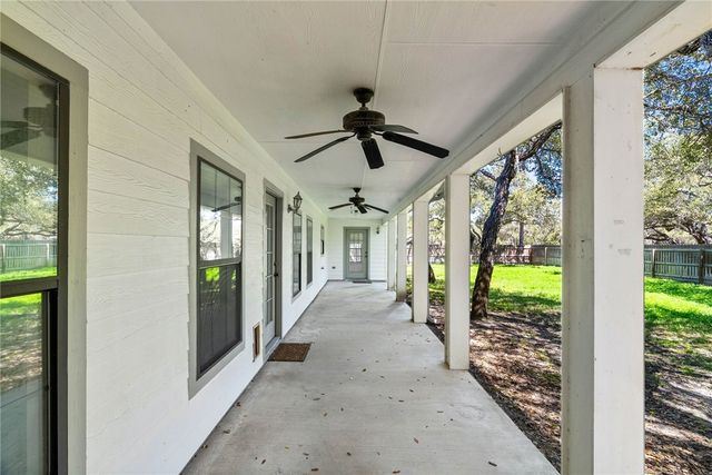 102 St. Andrews St, Rockport, TX 78382