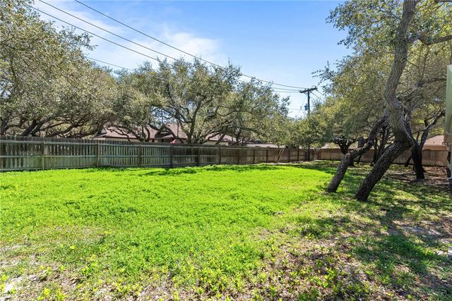 102 St. Andrews St, Rockport, TX 78382