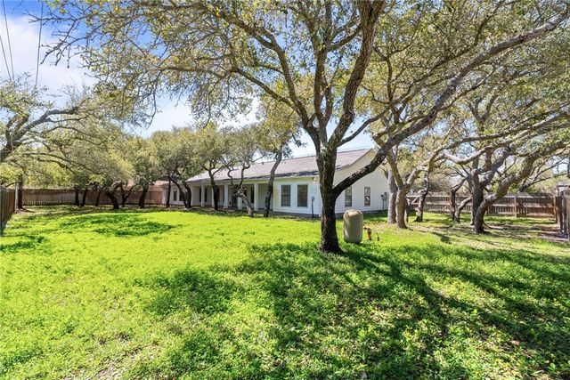 102 St. Andrews St, Rockport, TX 78382