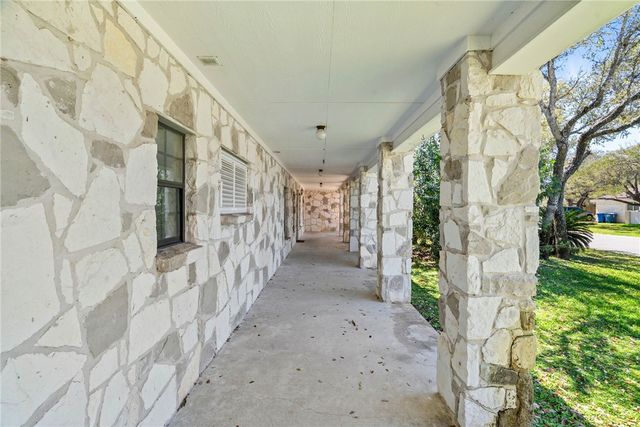 102 St. Andrews St, Rockport, TX 78382