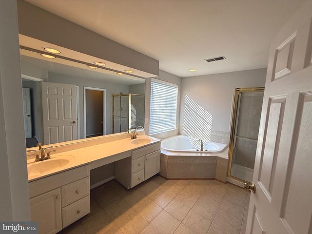 1743 WHEYFIELD DR, Frederick, MD 21701