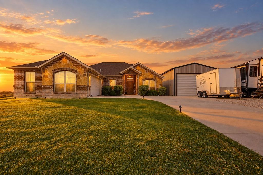 210 Timber Valley Court, Weatherford, TX 76085 — photo 2