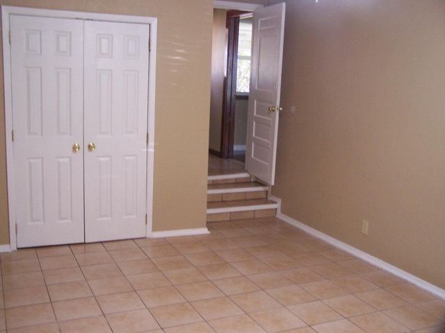 1215 S Vaden Street, Sherman, TX 75090