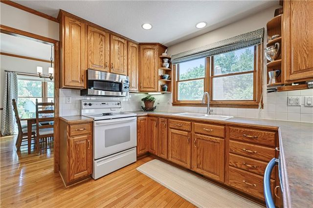 35710 Pflumm Road, Paola, KS 66071