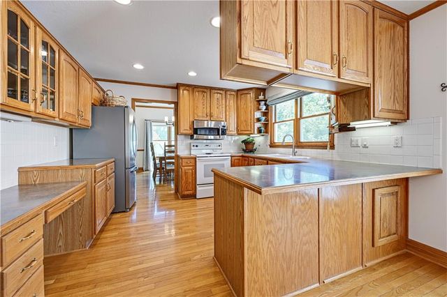 35710 Pflumm Road, Paola, KS 66071