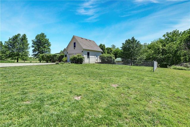35710 Pflumm Road, Paola, KS 66071