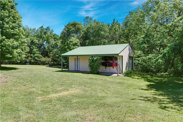 35710 Pflumm Road, Paola, KS 66071