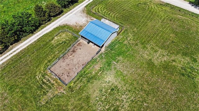 35710 Pflumm Road, Paola, KS 66071