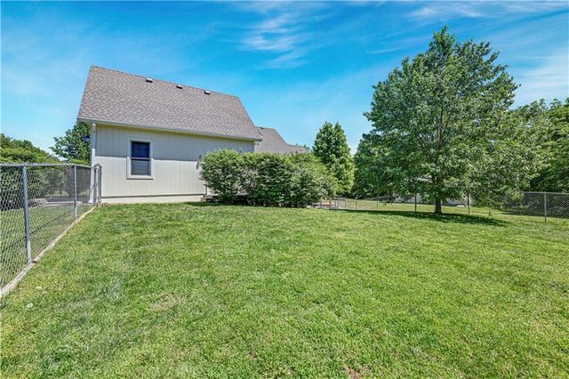 35710 Pflumm Road, Paola, KS 66071