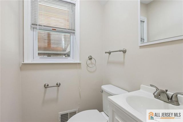 56 Whitehall Road, Trenton, NJ 08690