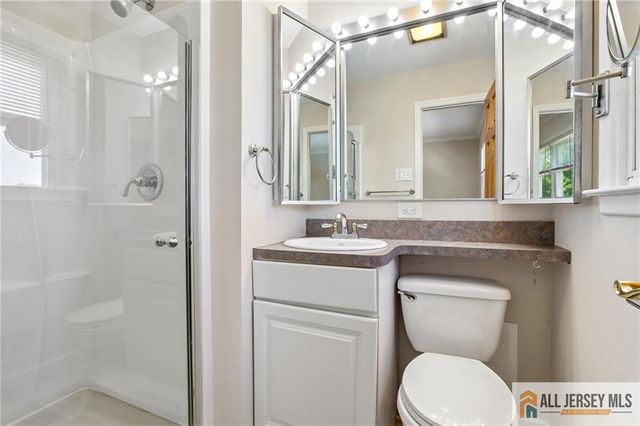 56 Whitehall Road, Trenton, NJ 08690