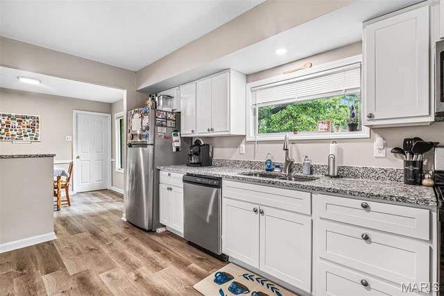 200 Meinhardt Drive, Fenton, MO 63026