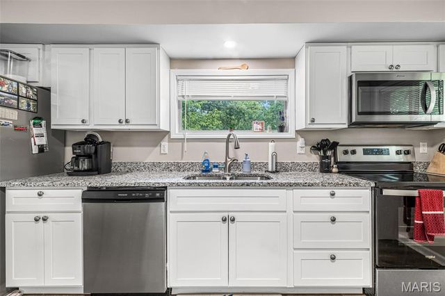 200 Meinhardt Drive, Fenton, MO 63026