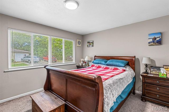 200 Meinhardt Drive, Fenton, MO 63026